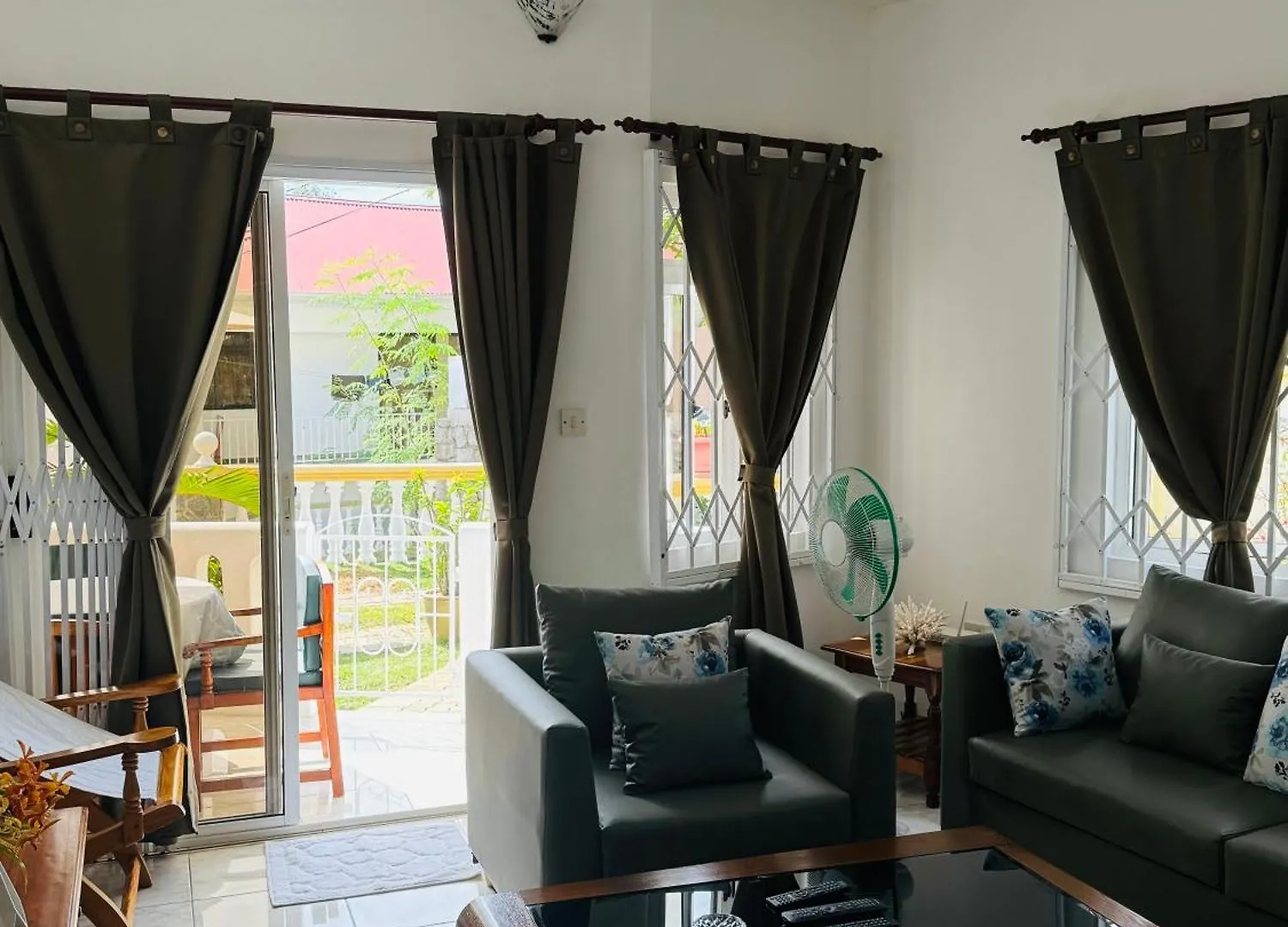 D Bes Residence Self Catering Beau Vallon  Beau Vallon (Mahe)