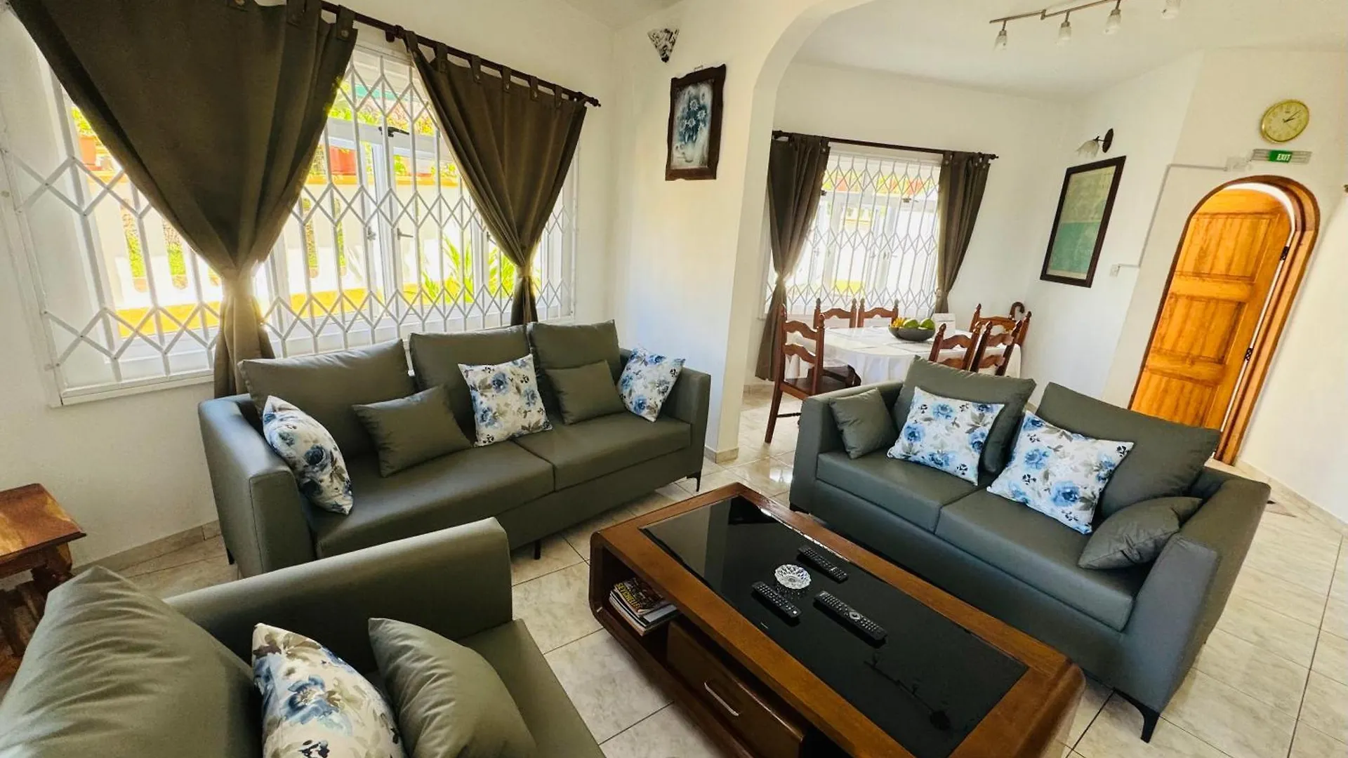 Apartment D Bes Residence Self Catering Beau Vallon